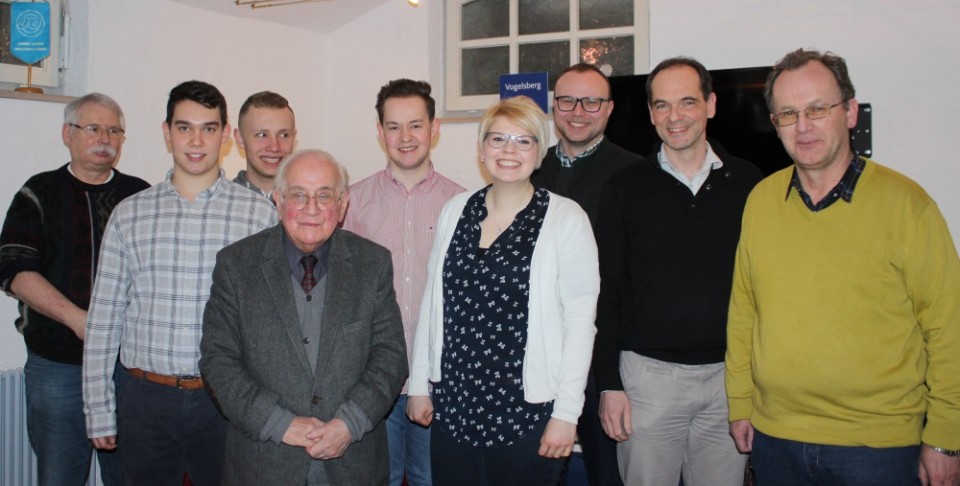 Junge-Union-Vorstand mit Vorsitzendem Joshua Östreich (2.v.l.) und CDU-Vertreter freuten sich über den Besuch von Stadthistoriker Prof. Karl-August Helfenbein in der CDU-Geschäftsstelle in Lauterbach Junge-Union-Vorstand mit Vorsitzendem Joshua Östreich (2.v.l.) und CDU-Vertreter freuten sich über den Besuch von Stadthistoriker Prof. Karl-August Helfenbein in der CDU-Geschäftsstelle in Lauterbach